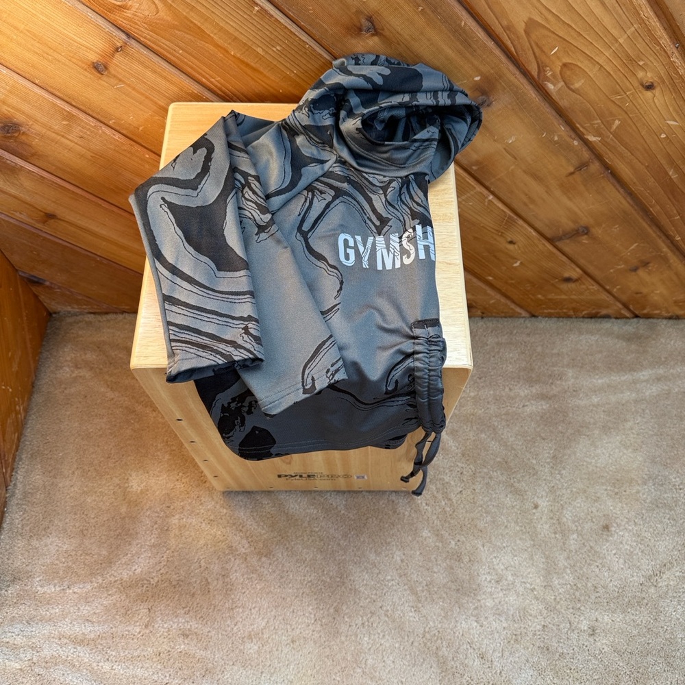 Gymshark women’s marble long sleeve hooded cropped shirt